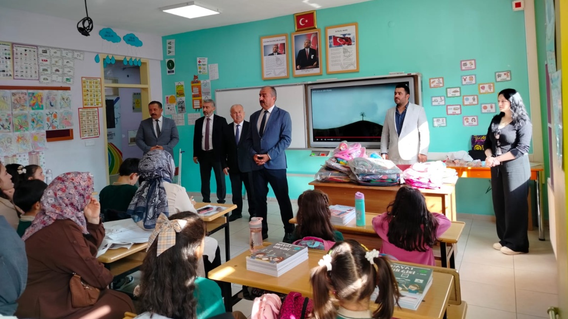 2025-2026 EĞİTİM ÖĞRETİM YILI HEDİYELER İLE BAŞLADI