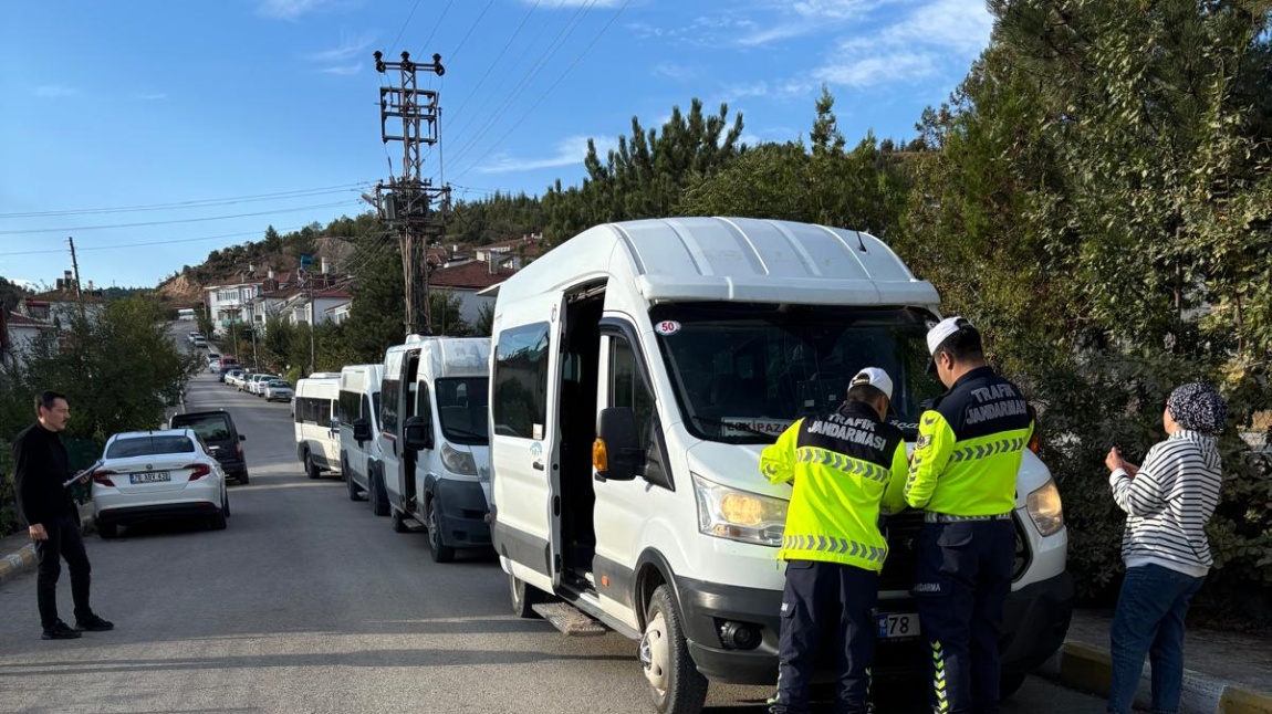 TAŞIMALI EĞİTİM SERVİS ARAÇ DENETİMİ GERÇEKLEŞTİ